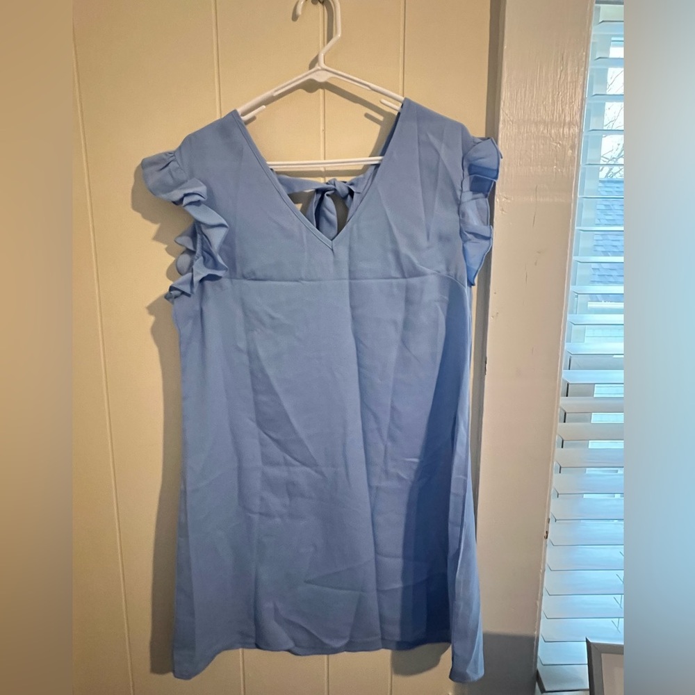 Blue dress, light material, tie, back peep hole  back